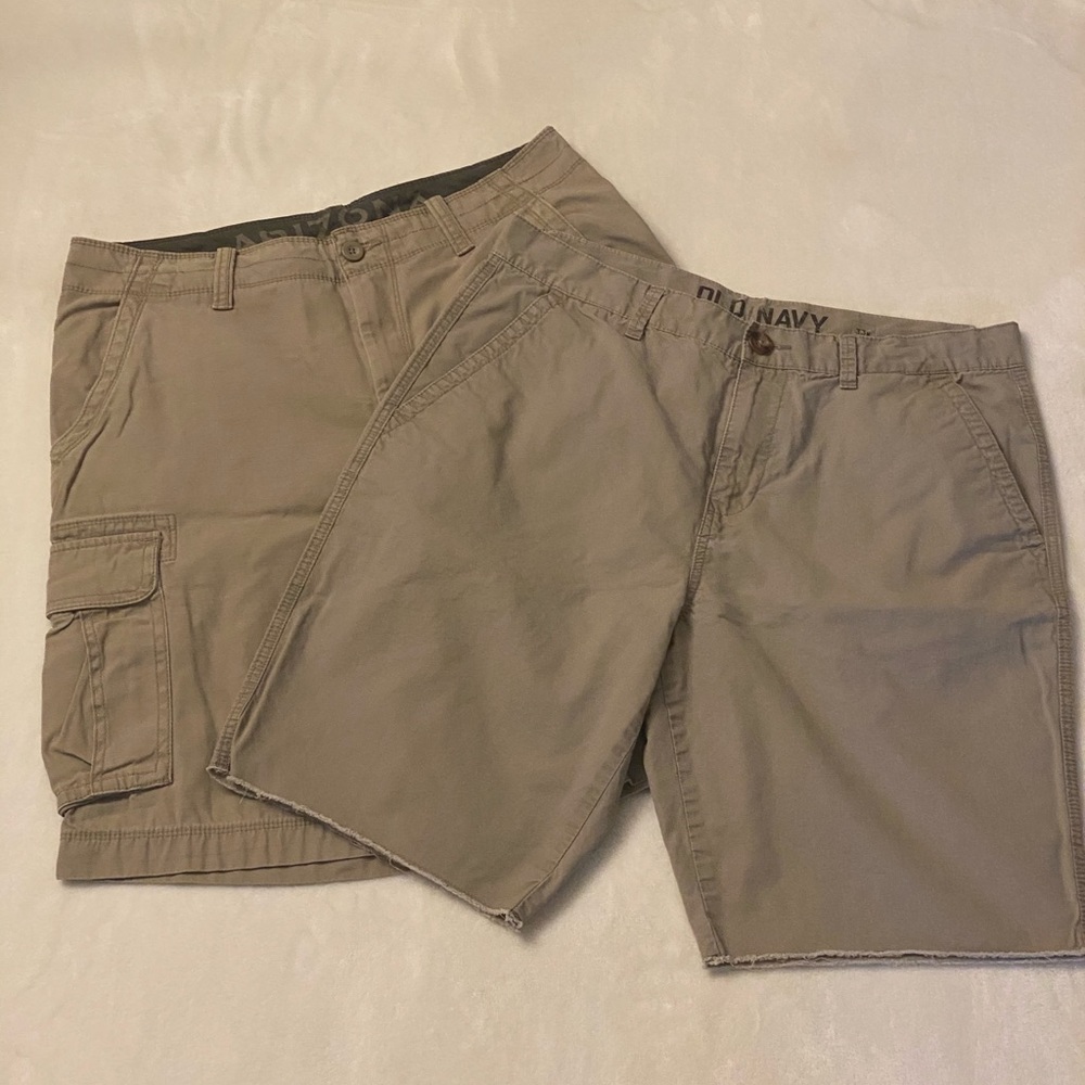 Men’s khaki shorts bundle, Size 33